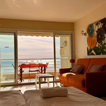 Le Bella By Apirent #seaside #parking #terrasse カンヌ